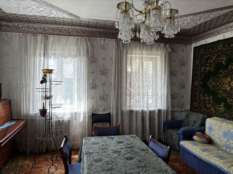 Продам полдома пл. 93м2 в центре пос. Хорошево (20 км от центра Харькова)