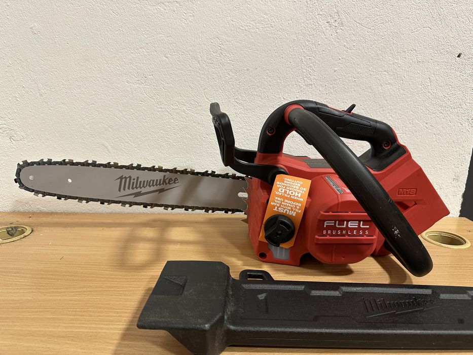 Безщіткова ланцюгова пила 14" (350mm) Milwaukee 2826-20T