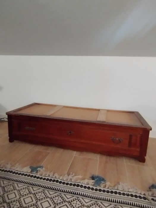 Base de roupeiro antigo para mesa centro ou TV