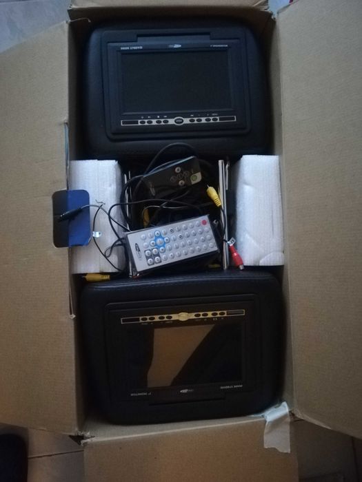 2 Encosto de cabeça com com monitor  7"TFT  comandos independentes,