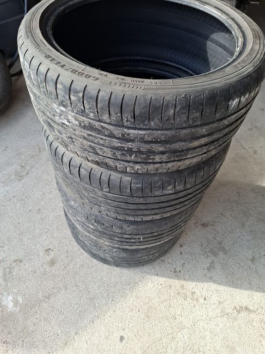 Komplet opon letnich Good Year Efficient 225/40 r18