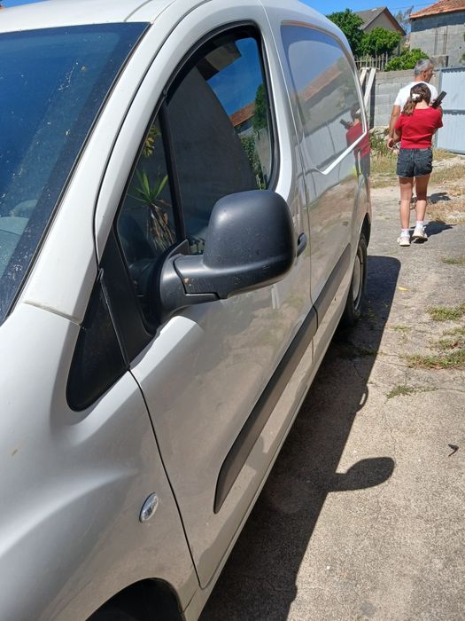 Citroën Berlingo de cem cavalos com muitos extras