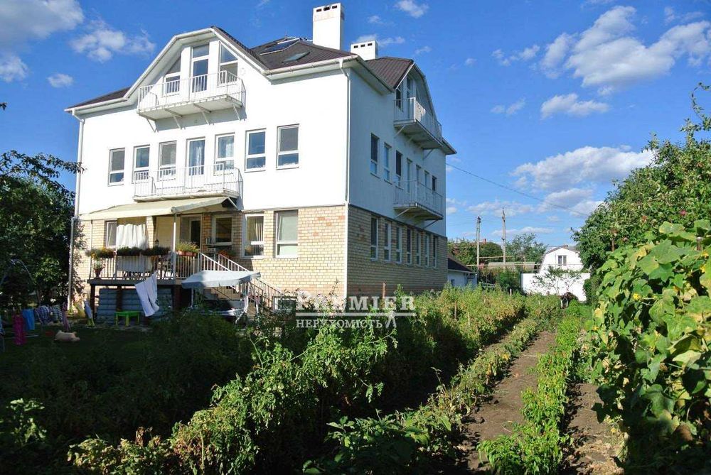 Продам двоповерховий будинок в Фонтанцs