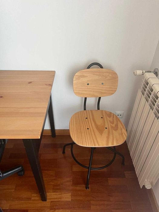 Mesa de escritório com madeira