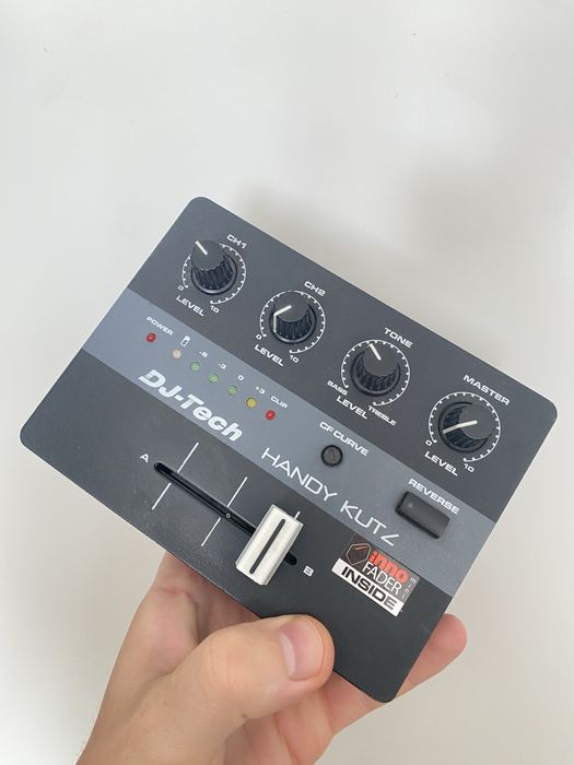 Dj-Tech Handy Kutz portablism  portable scratch mixer innofader