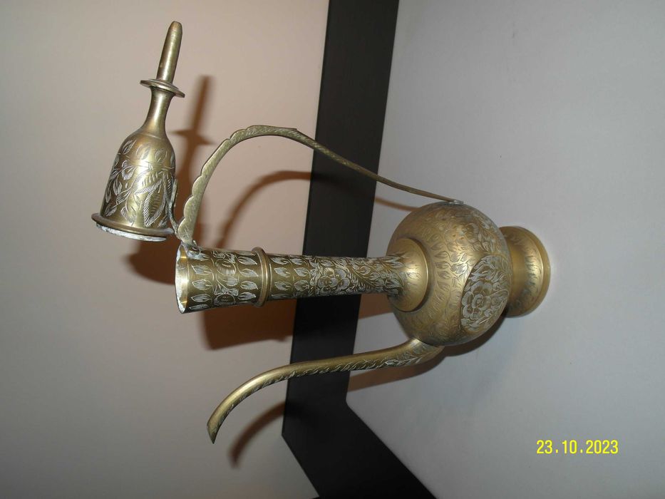 Orientalny mosiężny dzbanek