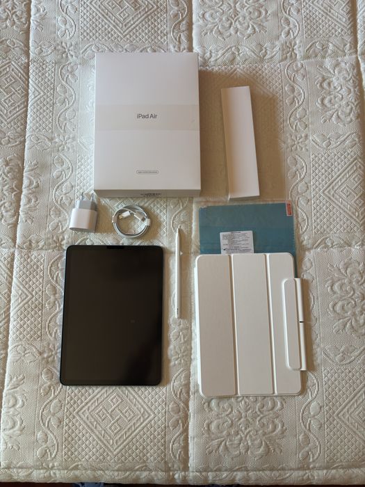 iPad Air 5 (2022, M1) azul de 64 GB + Apple Pencil 2 + Capa ESR