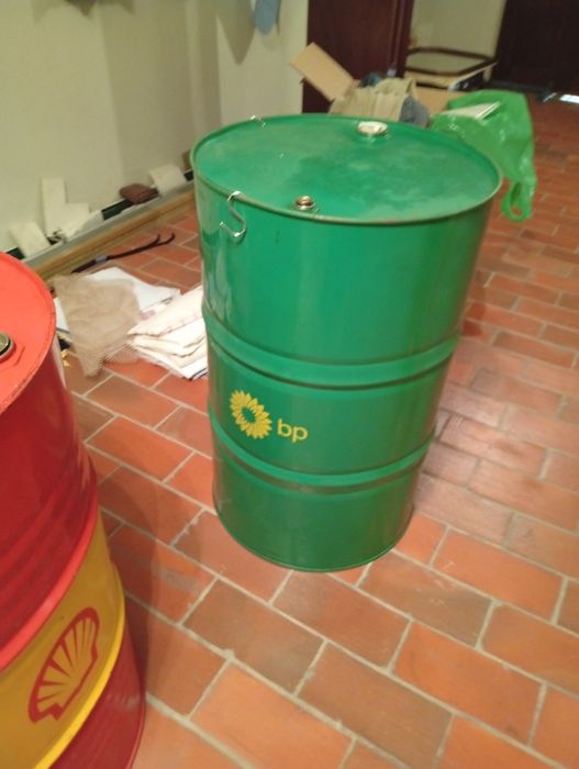 Vendo bidões  200lt em muito bom estado