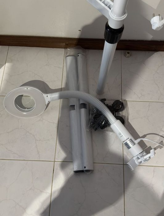 Vaporizador Facial Profissional com lâmpada de aumento de 3x - NOVO