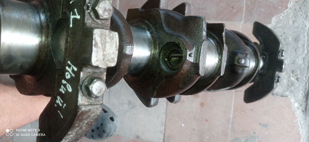 Колінчастий вал Т40. Колінвал