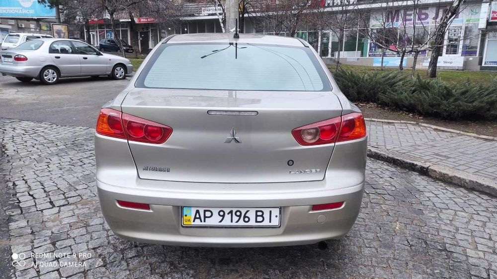 Продам належний не крашений автомобиль.