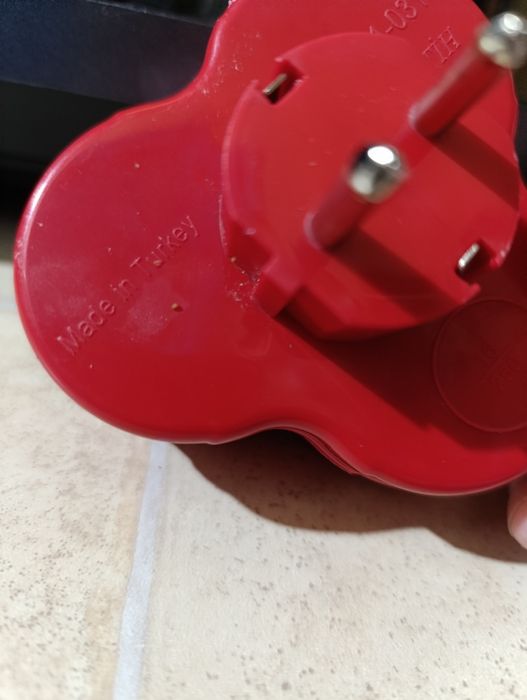 Трійник для електричних приборів