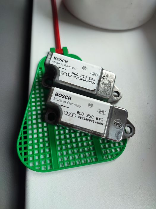 Czujnik sensor Bosch uderzeniowe Airbag passat b5 audi a4 b5