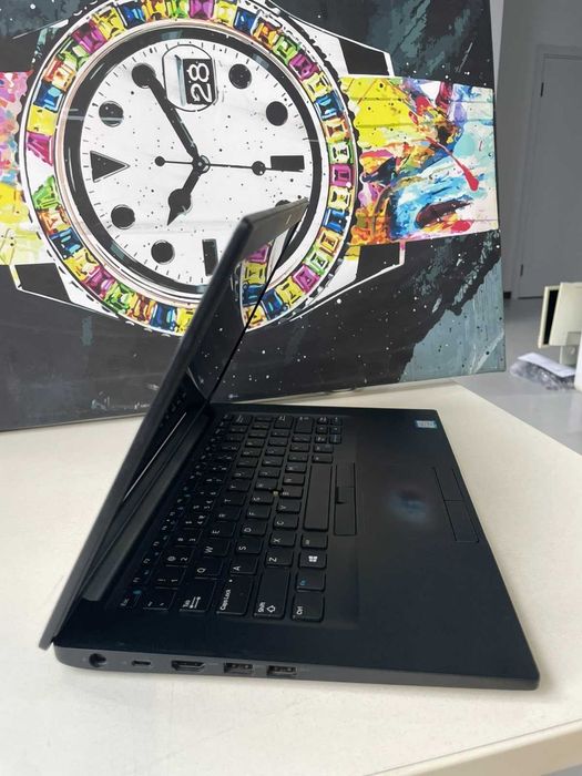 Dell Latitude 7490 ідеальний для роботи і навчання є кількість