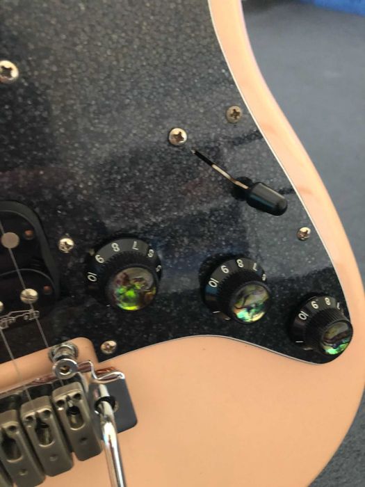 Guitarra pickups e ponte wilkison locking tuners e outros upgrades Vendo ou Troco