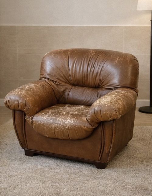 Sofás em pele (3 lugares + 2 individuais) – óptimos para restauro