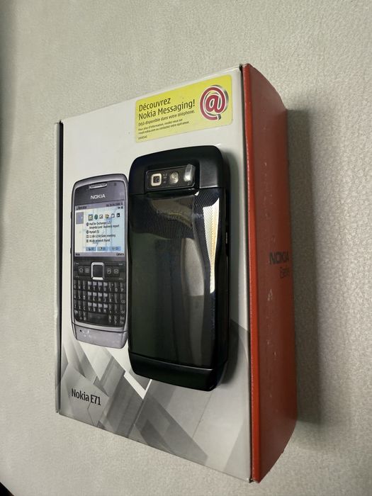 Б/у мобільний телефон Nokia E71 оригінал