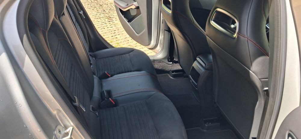 Mercedes GLA180d AMG Line