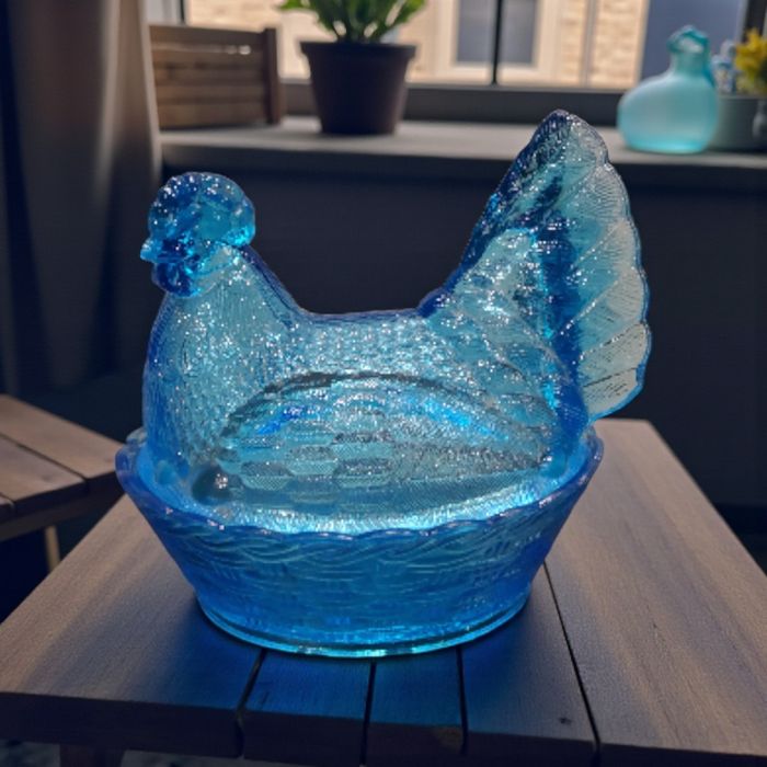 Duża kura szklana – Huta Szkła Ząbkowice – 21 cm – niebieska