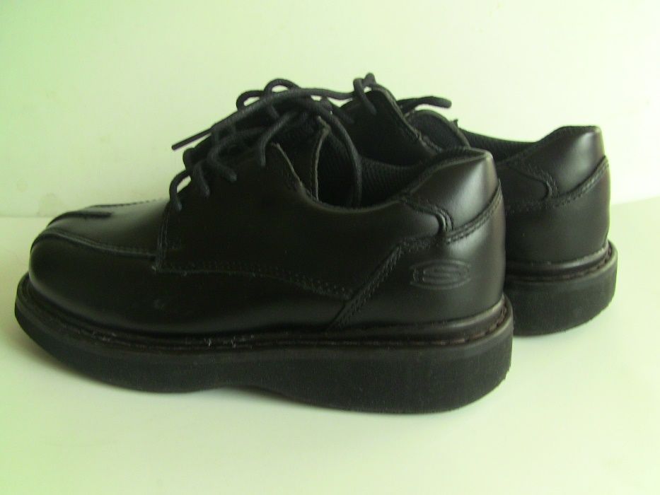 Новые кожаные туфли SKETCHERS на мальчика 28размер