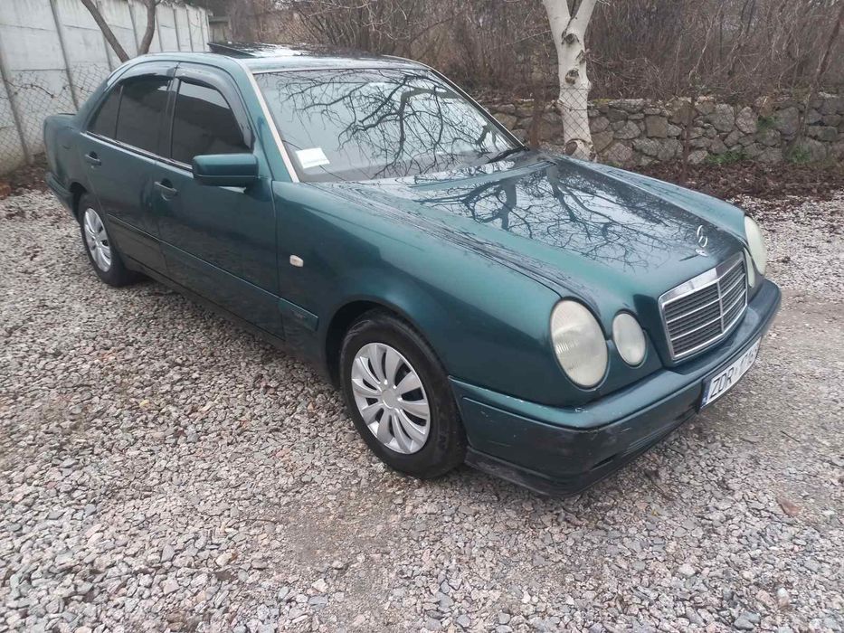 Mercedes-Benz E 210 2.0D
