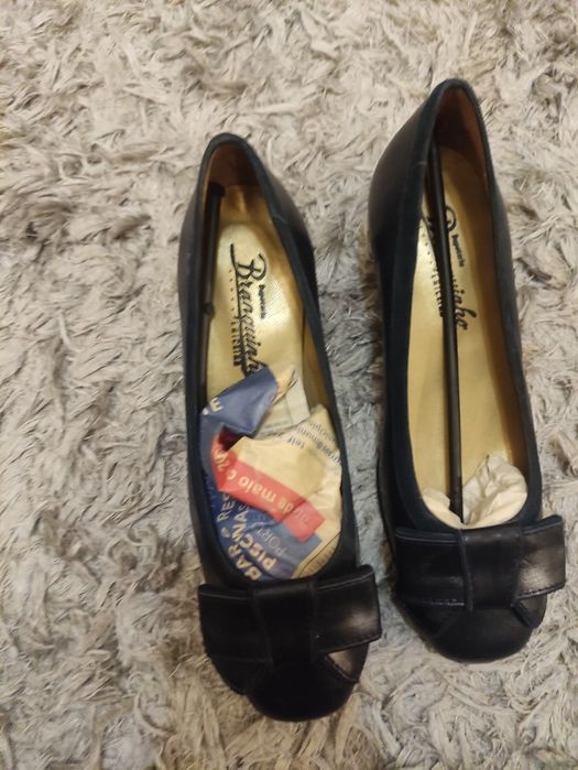 Sapato preto com salto