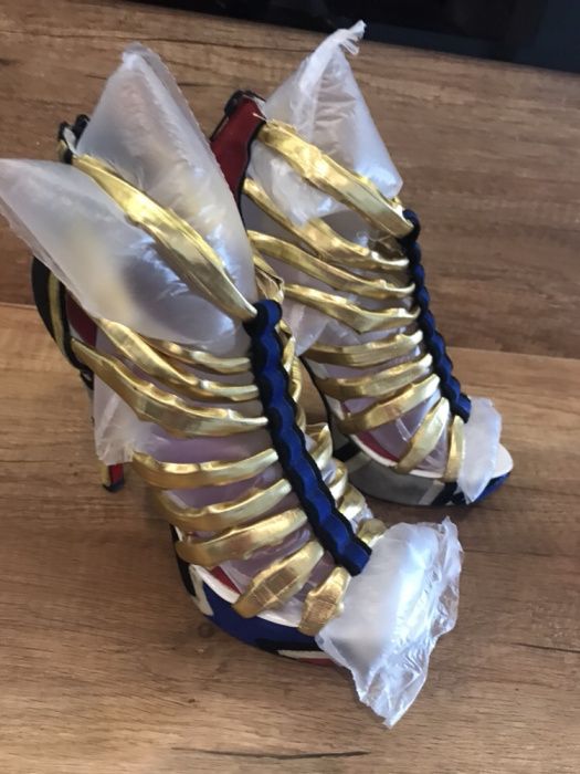 Christian Louboutin piękne sandałki szpilki niespotykane