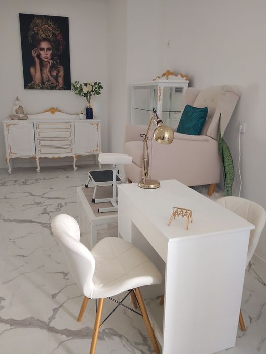 Aluga-se cadeira de cabeleireiro e gabinete