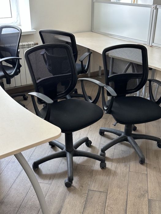 РОЗПРОДАЖ МЕБЛІВ крісла столи стільці робочі місця будьяка кількість тумби шафи стелажі лофт меблі
