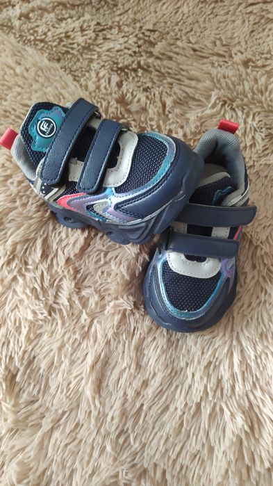 Продам дитячі кросівки -24 р.