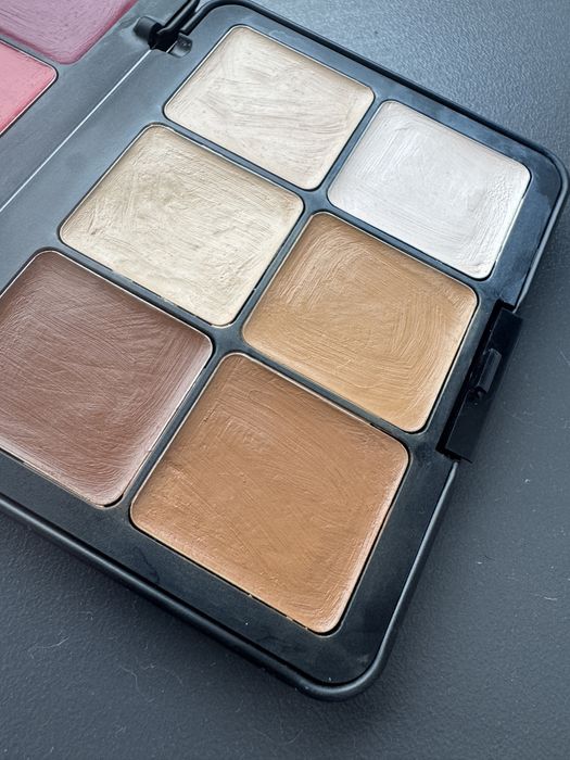 Палетка MakeupforEver, б/у, відкрита в серпні 2025