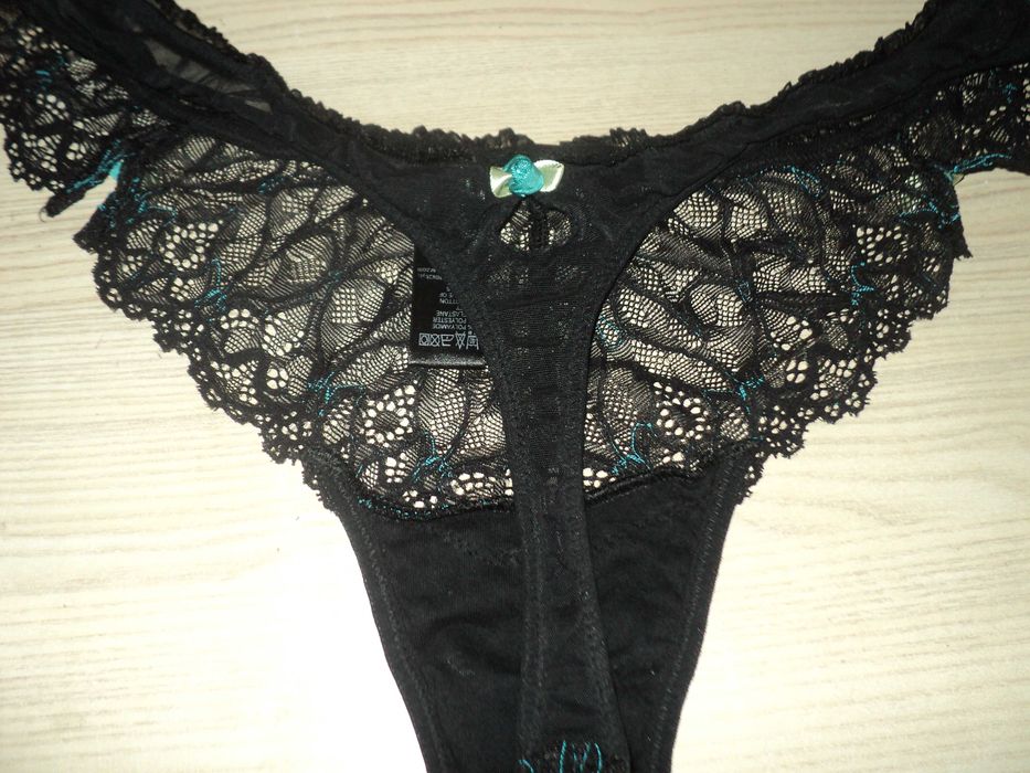 Seksowne damskie majtki M&S roz. 42 XL z koronką