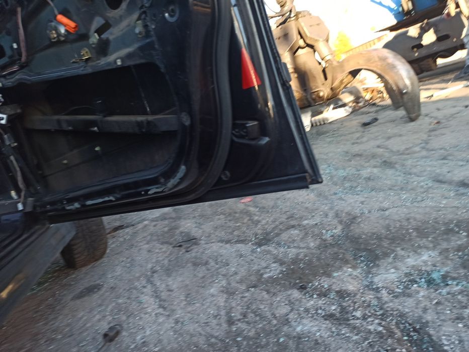 BMW e39 sedan drzwi prawe  lewe 303/9 przód tył zdrowe maska tanio