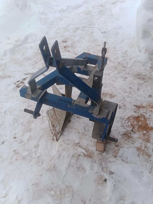 Плуг 1-25 , є передплужник