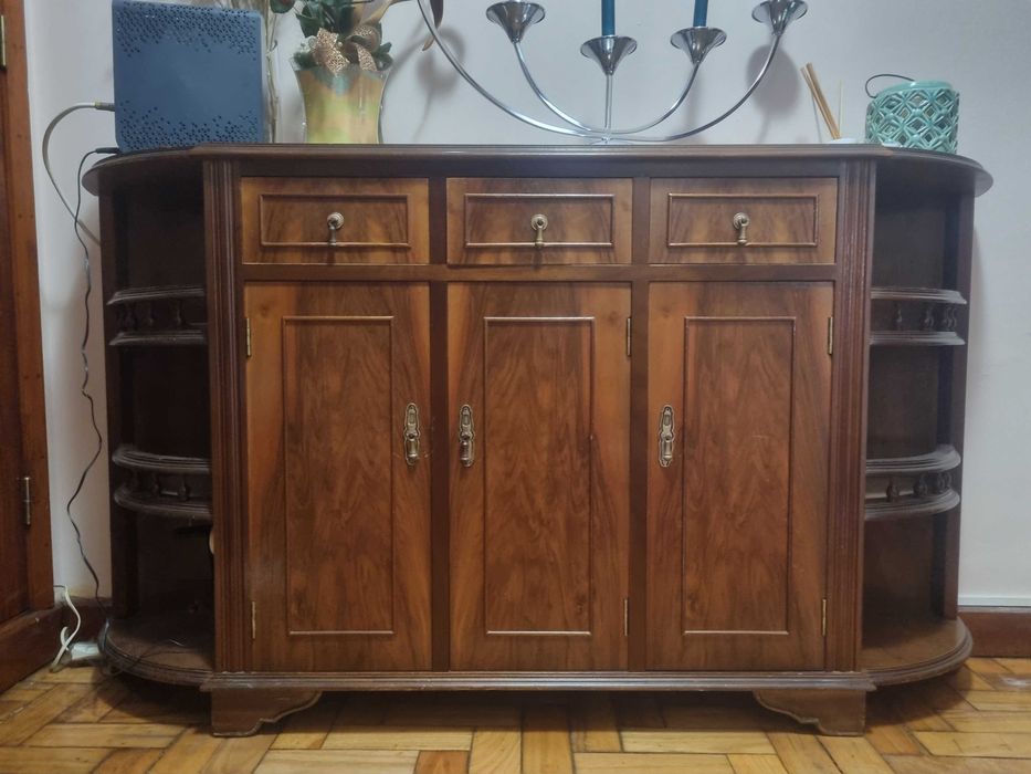 Móvel e bengaleiro