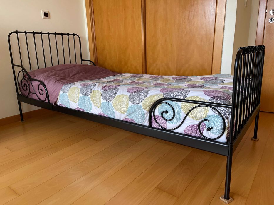 Cama de criança IKEA MINNEN extensível com estrado, preta, 80x200 (com ofertas)