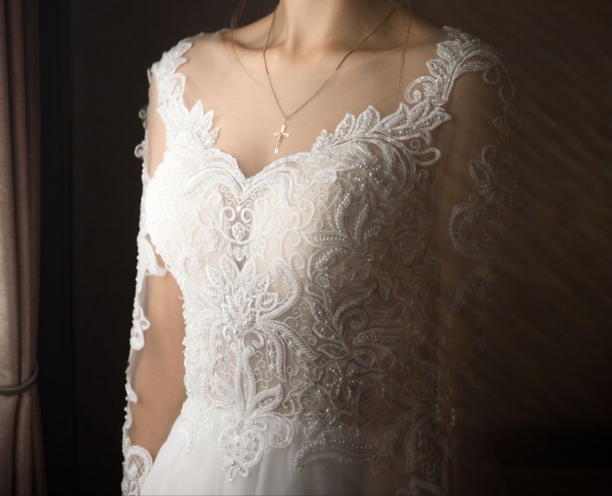 Продам весільну сукню