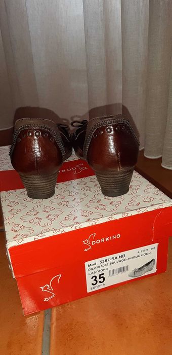 Sapatos Dorkino tamanho 35