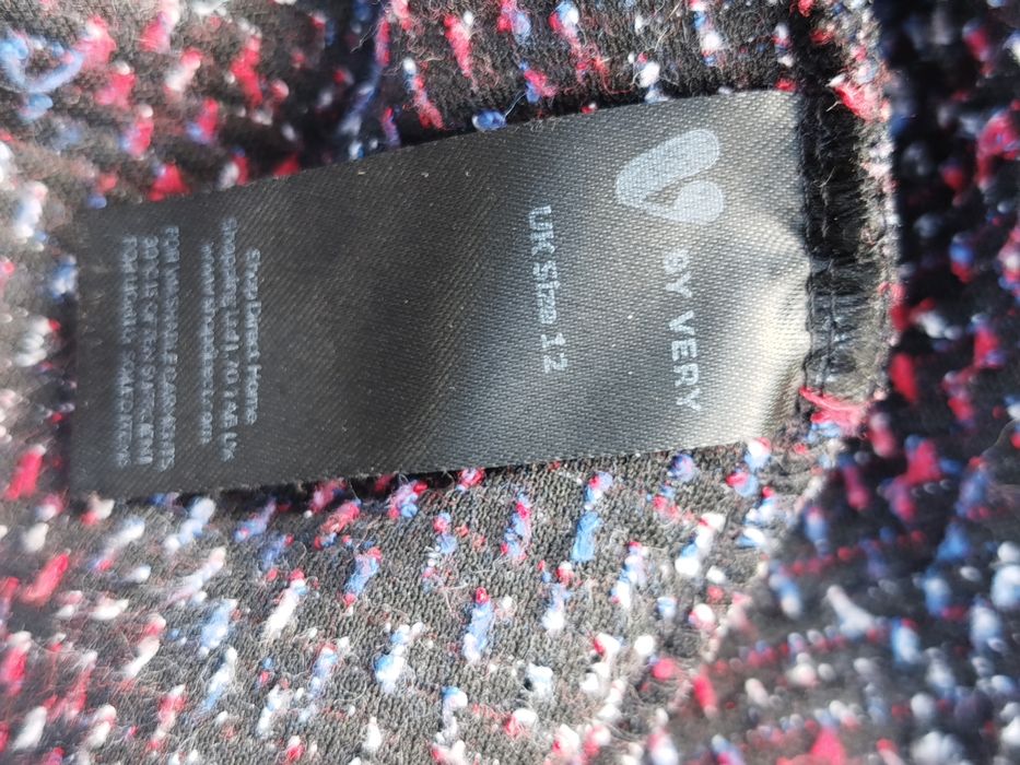 Sukienka z kołnierzykiem w kolorowe paski V by Very L 40