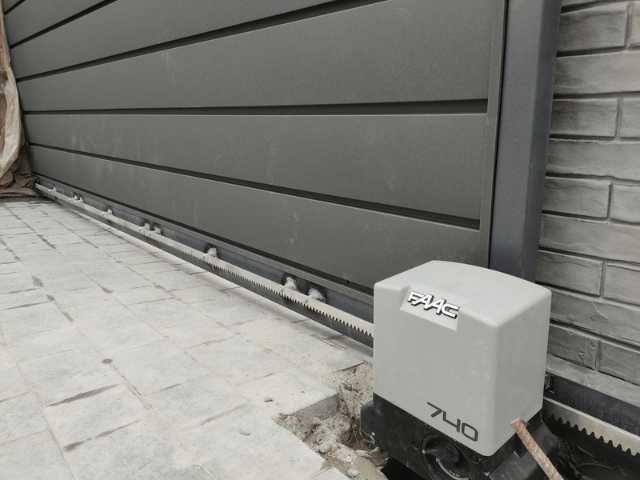 Автоматика для відкатних воріт, Привод на ворота, Двигун для брами