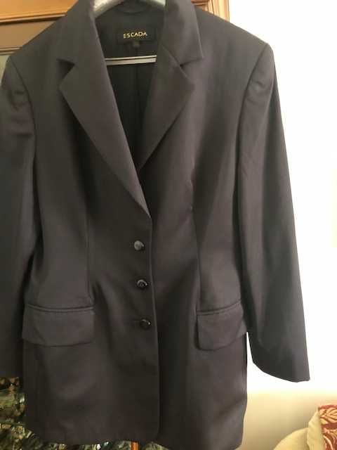 Blazer azul escuro da marca de luxo Escada