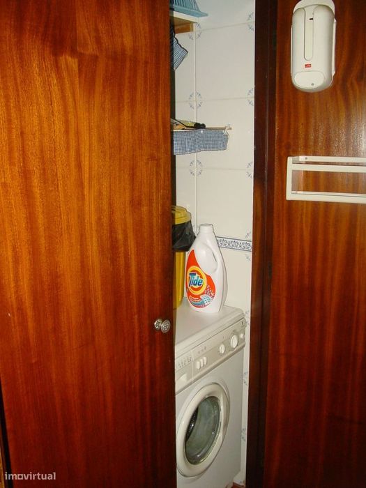 Arrenda-se T2 equipado e parcialmente mobilado na Rua do Brasil