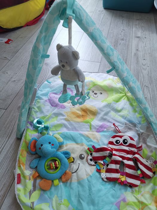 Mata edukacyjna fisher price z zabwkami