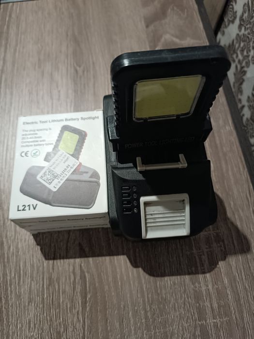 Світлодіодний ліхтарик під акумулятор макіта.