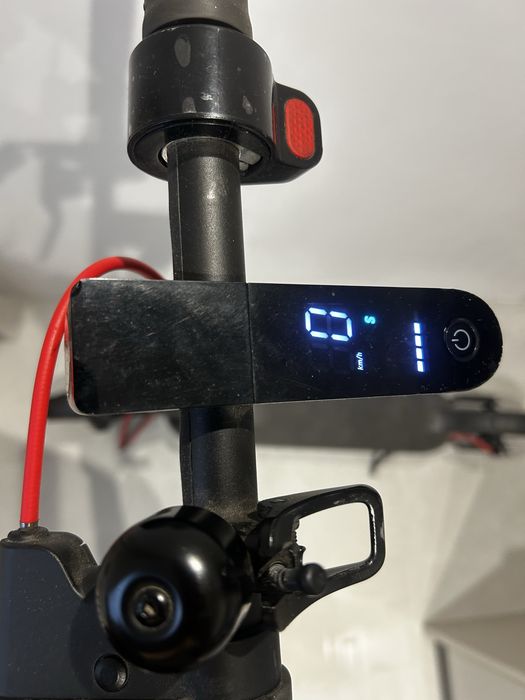 Sprzedam hulajnogę elektryczną Mi Electric Scooter Pro