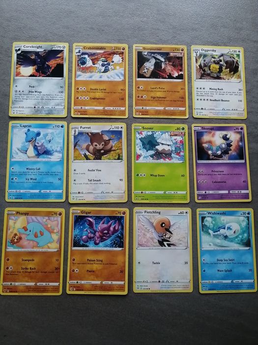 Zestaw dwunastu kart pokémon