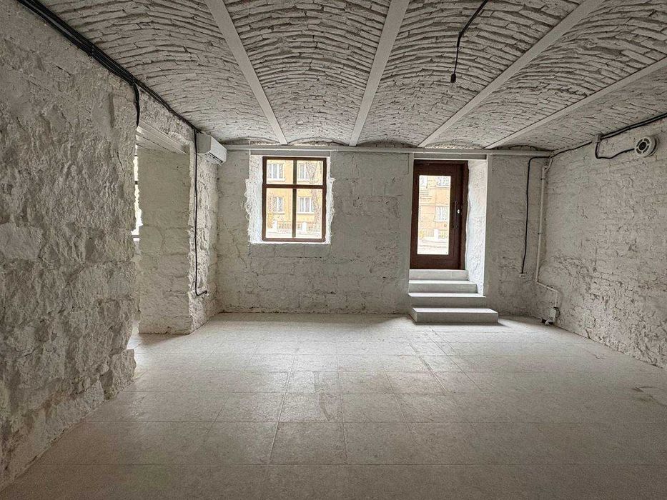Продаж фасадного приміщення 97 м2, вул. Шевченка