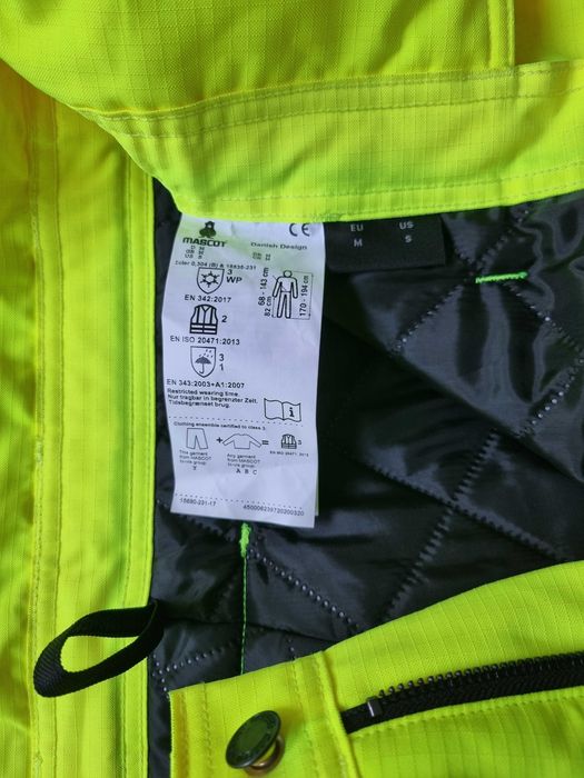 Macacão farda "mascot Safe" como novo