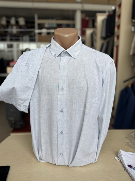 Сорочка світло-блакитного кольору, класична