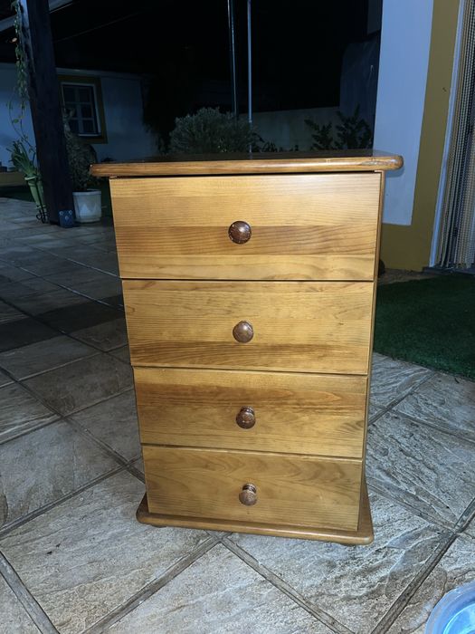 Mesa de cabeceira cor pinho